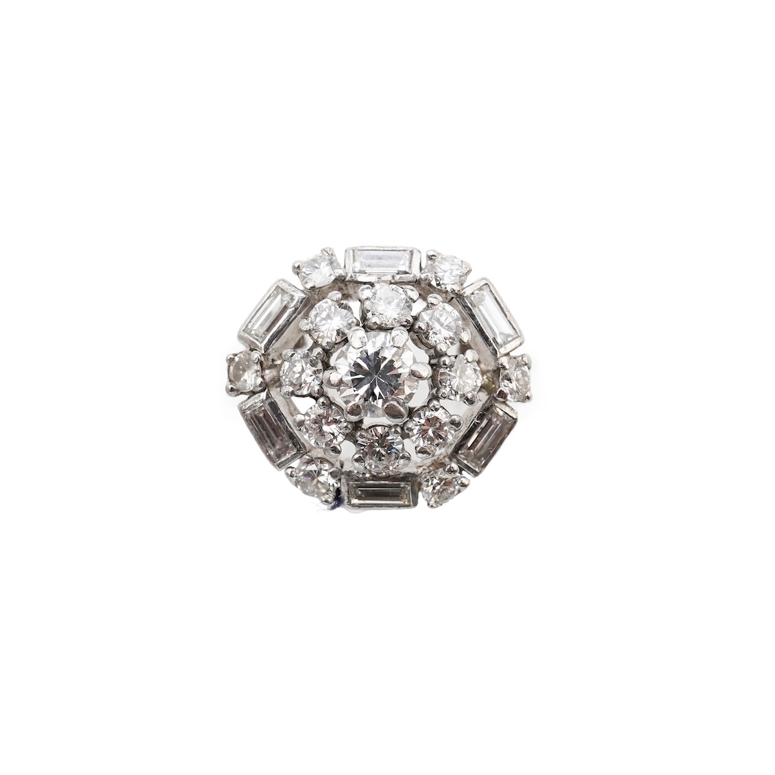 A diamond cluster ring